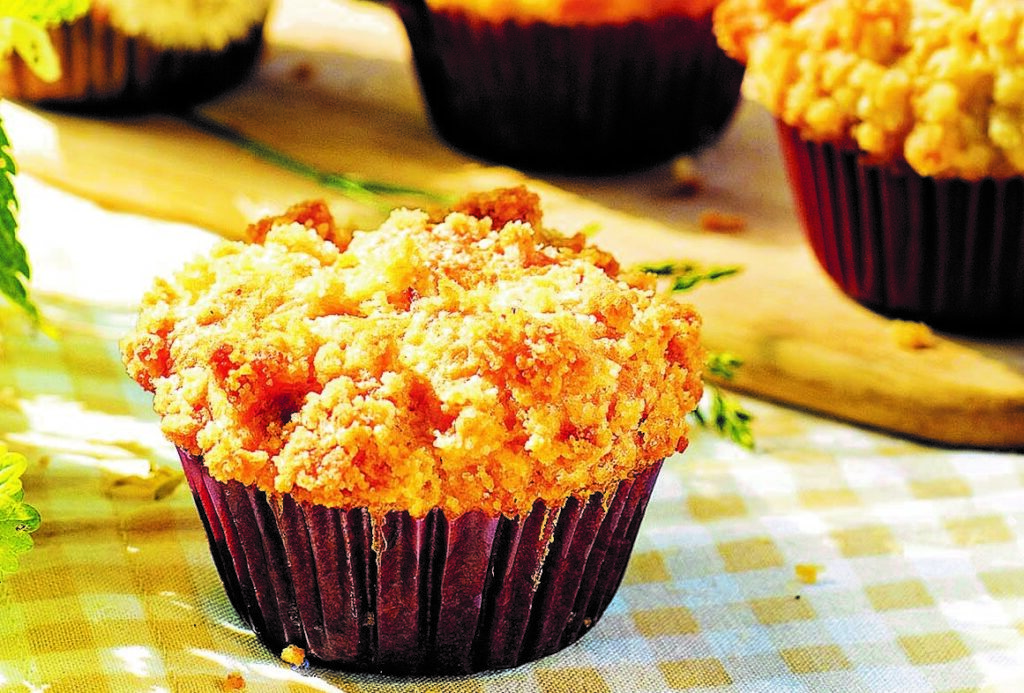 Rebarborové muffiny s drobenkou