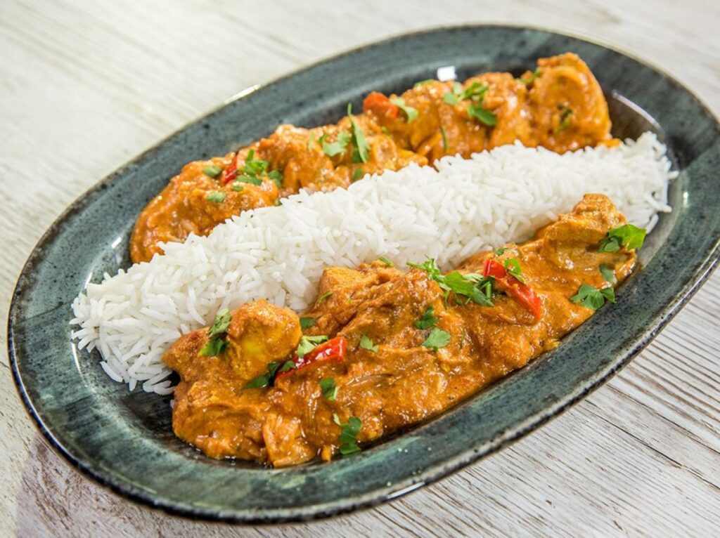 Kuřecí tikka masala s vařenou rýží